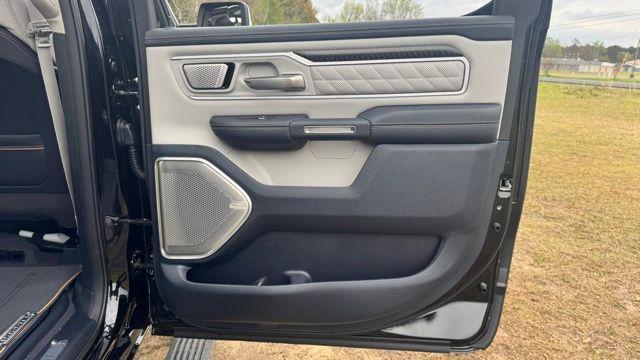 Photo of 2025 Diamond Black RAM 1500