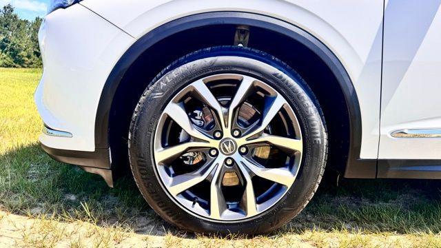 Photo of 2022 White Acura MDX