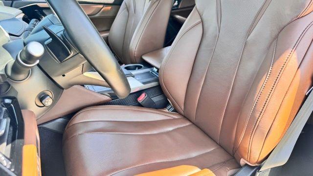 Photo of 2022 White Acura MDX