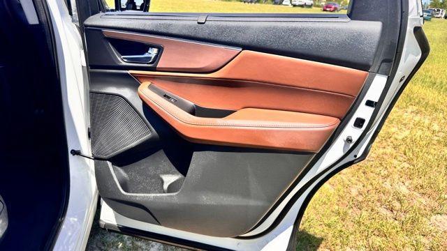 Photo of 2022 White Acura MDX