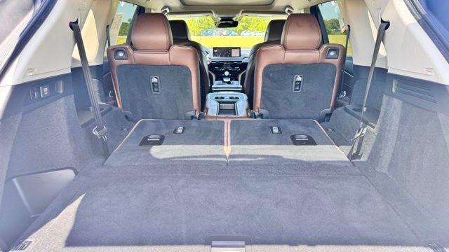 Photo of 2022 White Acura MDX