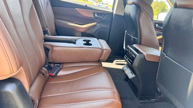 Photo of 2022 White Acura MDX