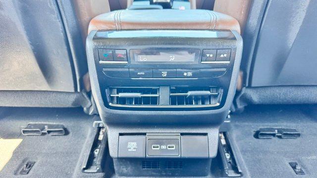 Photo of 2022 White Acura MDX