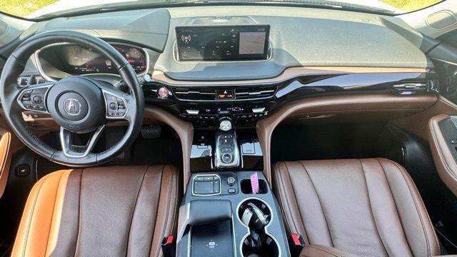 Photo of 2022 White Acura MDX