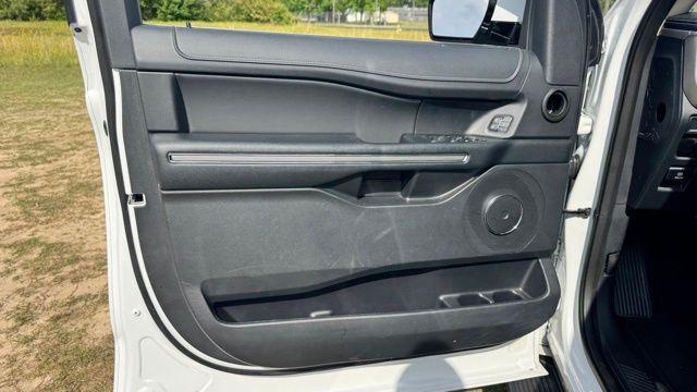 Photo of 2024 Oxford White Ford Expedition Max