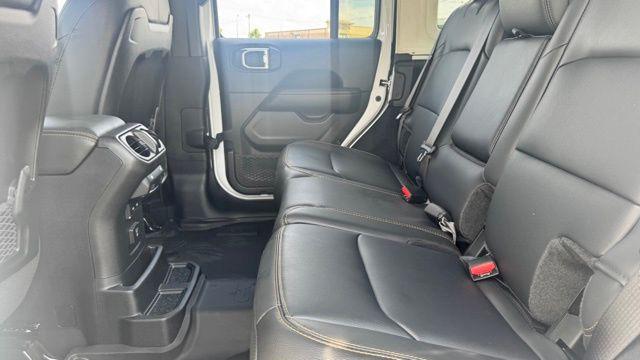 Photo of 2025 Bright White Clearcoat Jeep Wrangler