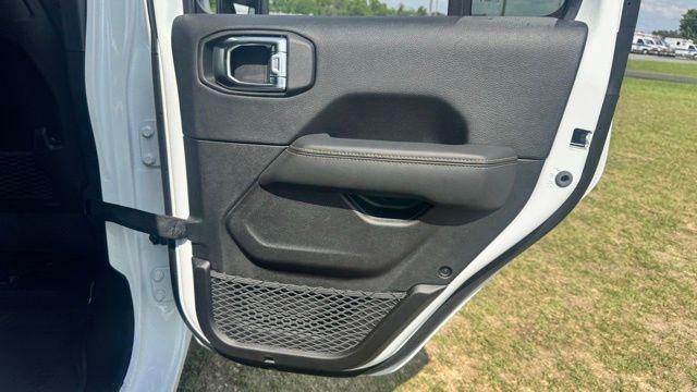 Photo of 2025 Bright White Clearcoat Jeep Wrangler