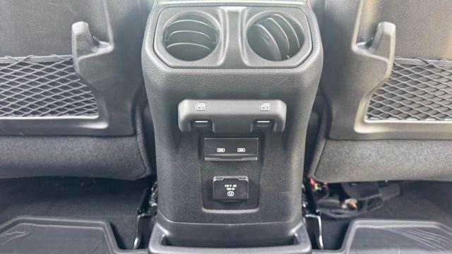 Photo of 2025 Bright White Clearcoat Jeep Wrangler