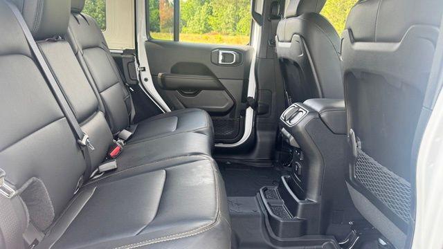 Photo of 2025 Bright White Clearcoat Jeep Wrangler