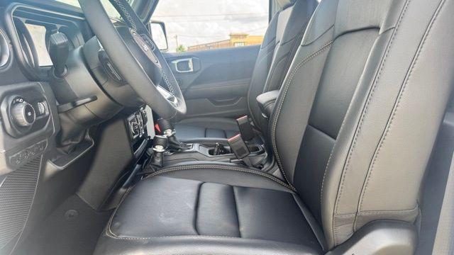 Photo of 2025 Bright White Clearcoat Jeep Wrangler