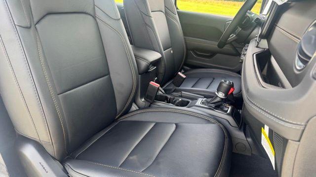 Photo of 2025 Bright White Clearcoat Jeep Wrangler