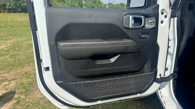 Photo of 2025 Bright White Clearcoat Jeep Wrangler