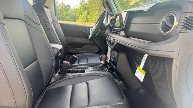 Photo of 2025 Bright White Clearcoat Jeep Wrangler