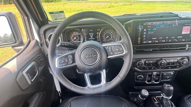 Photo of 2025 Bright White Clearcoat Jeep Wrangler