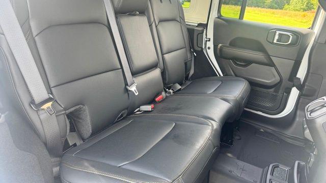 Photo of 2025 Bright White Clearcoat Jeep Wrangler