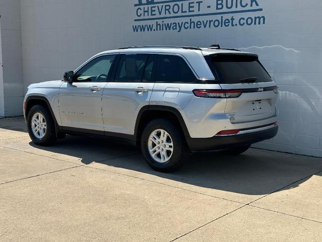 Photo of 2022 Silver Zynith Jeep Grand Cherokee