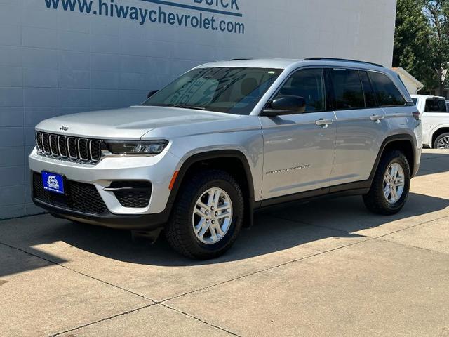 Photo of 2022 Silver Zynith Jeep Grand Cherokee