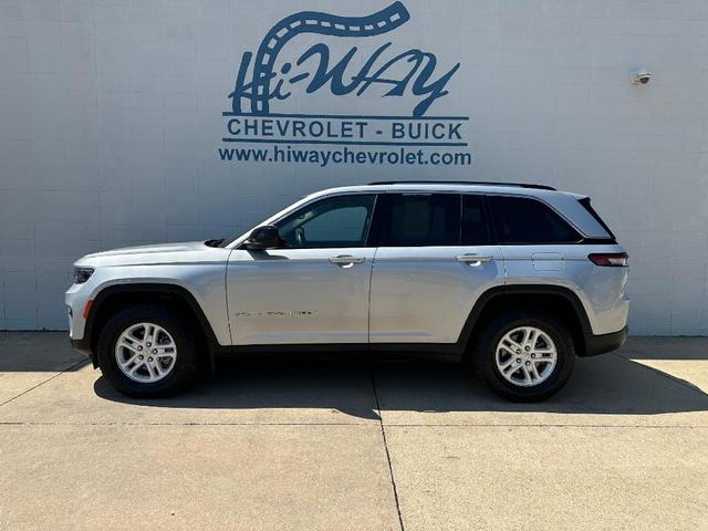 Photo of 2022 Silver Zynith Jeep Grand Cherokee