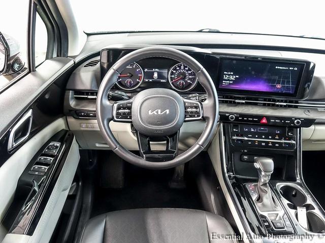 Photo of 2024 Ceramic Silver Kia Carnival