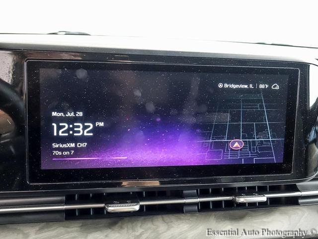 Photo of 2024 Ceramic Silver Kia Carnival