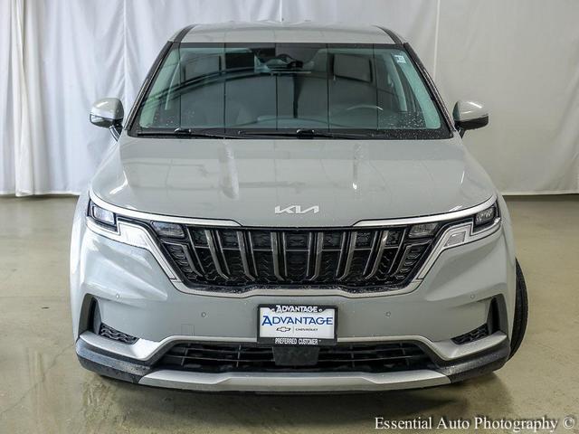 Photo of 2024 Ceramic Silver Kia Carnival