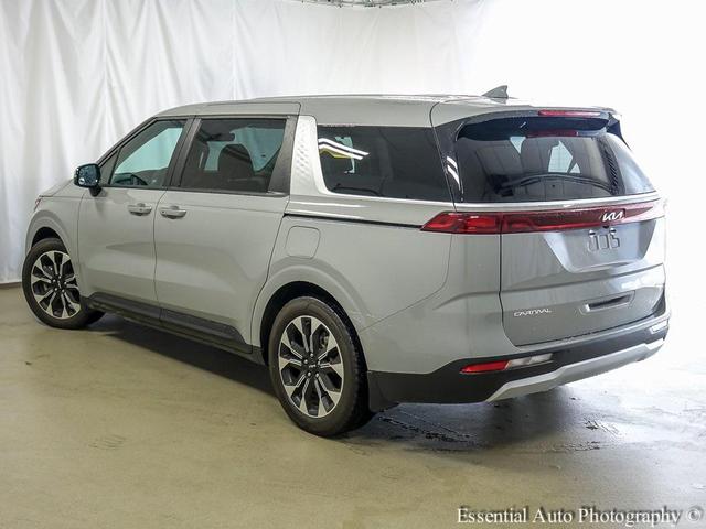 Photo of 2024 Ceramic Silver Kia Carnival