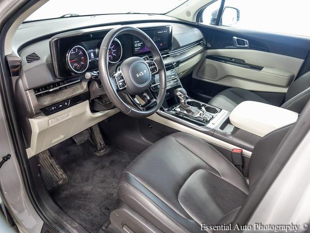 Photo of 2024 Ceramic Silver Kia Carnival