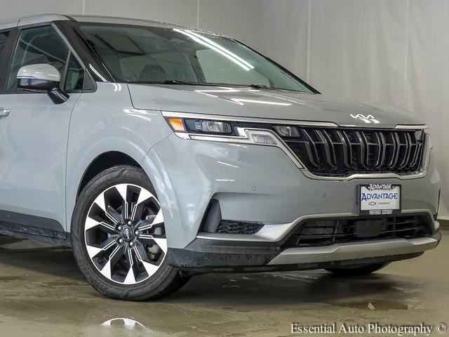 Photo of 2024 Ceramic Silver Kia Carnival