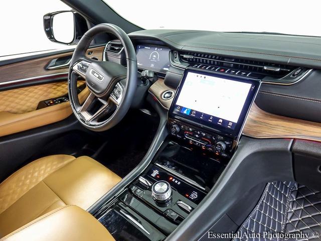 Photo of 2024 Bright White Clearcoat Jeep Grand Cherokee L