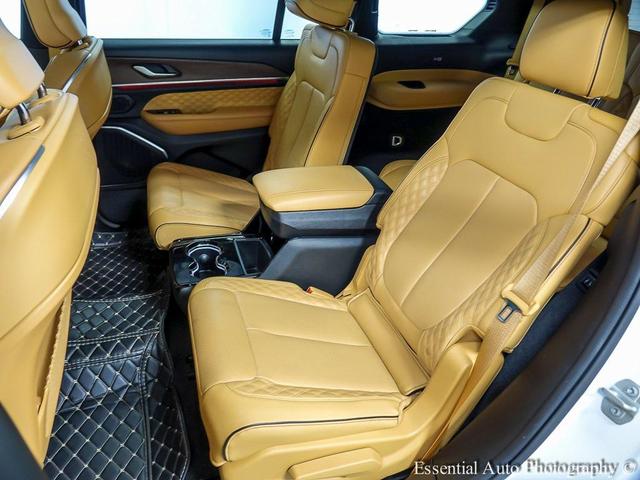 Photo of 2024 Bright White Clearcoat Jeep Grand Cherokee L