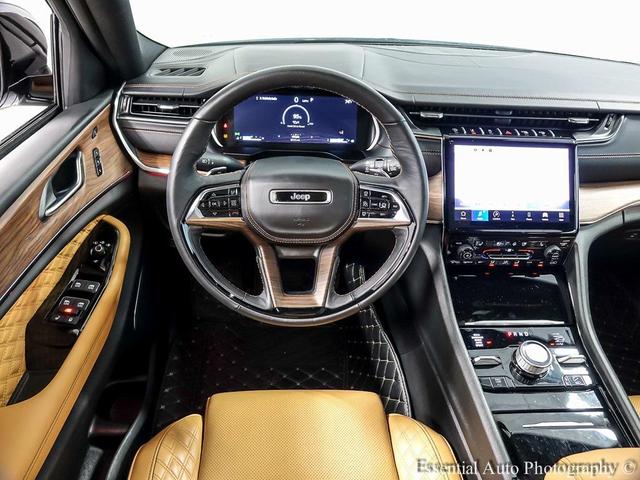 Photo of 2024 Bright White Clearcoat Jeep Grand Cherokee L