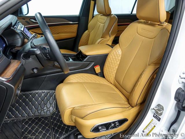 Photo of 2024 Bright White Clearcoat Jeep Grand Cherokee L