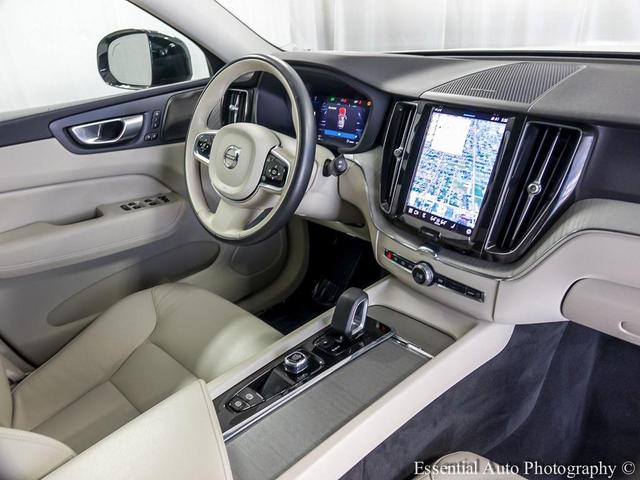 Photo of 2024 Crystal White Metallic Volvo XC60