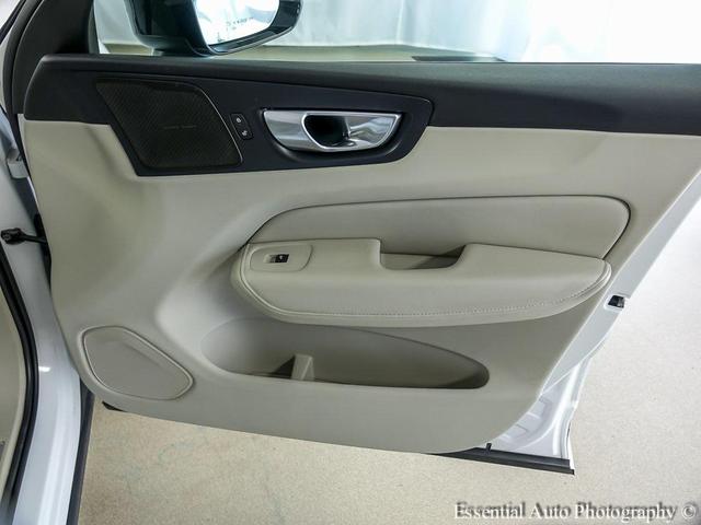 Photo of 2024 Crystal White Metallic Volvo XC60