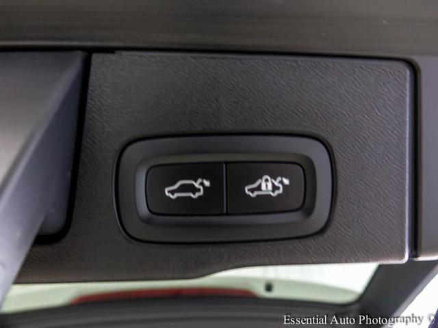 Photo of 2024 Crystal White Metallic Volvo XC60
