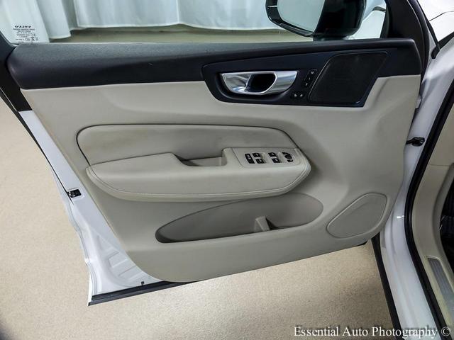 Photo of 2024 Crystal White Metallic Volvo XC60