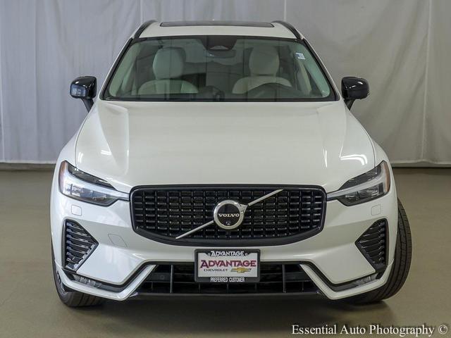 Photo of 2024 Crystal White Metallic Volvo XC60