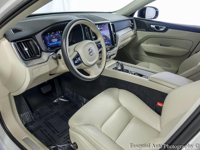 Photo of 2024 Crystal White Metallic Volvo XC60