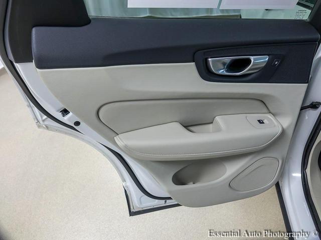 Photo of 2024 Crystal White Metallic Volvo XC60