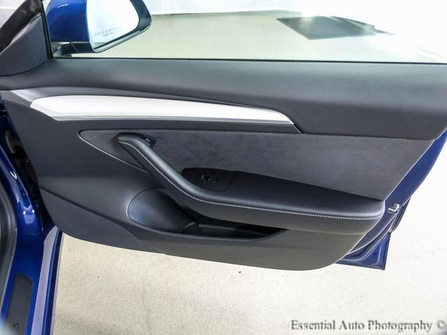 Photo of 2021 Deep Blue Metallic Tesla Model 3