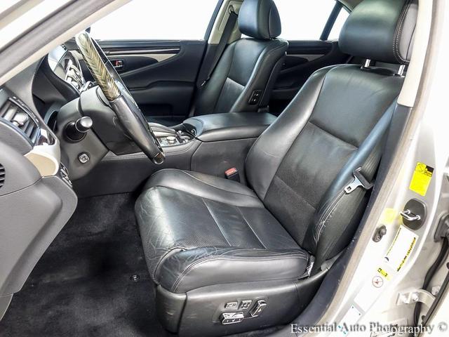 Photo of 2015 Liquid Platinum Lexus LS 460