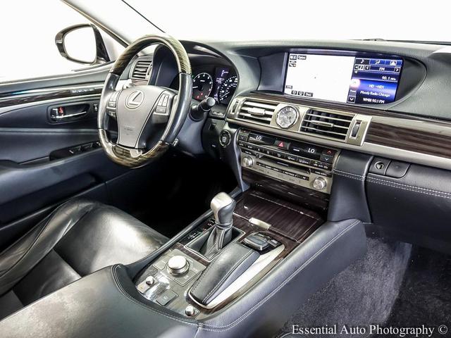 Photo of 2015 Liquid Platinum Lexus LS 460