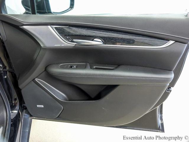 Photo of 2020 Stellar Black Metallic Cadillac XT5