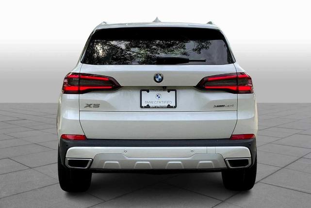 Photo of 2022 Mineral White Metallic BMW X5