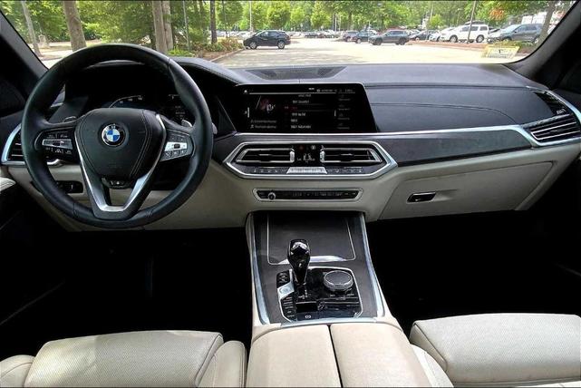 Photo of 2022 Mineral White Metallic BMW X5