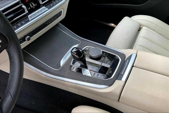 Photo of 2022 Mineral White Metallic BMW X5