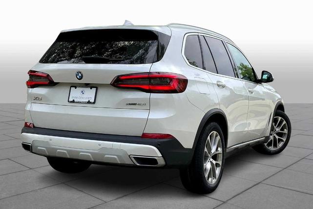 Photo of 2022 Mineral White Metallic BMW X5