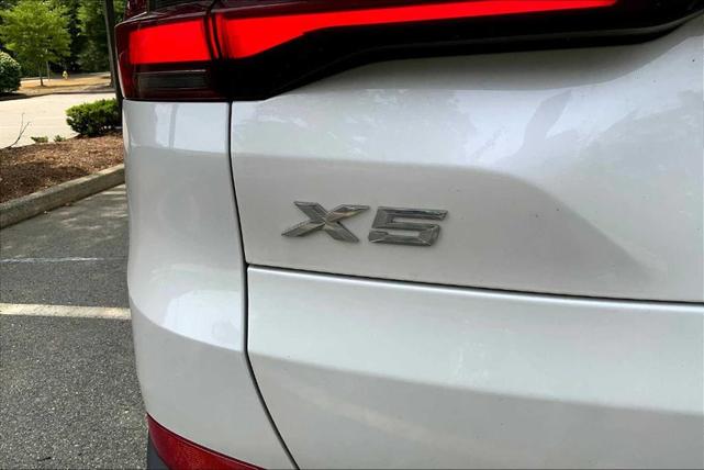 Photo of 2022 Mineral White Metallic BMW X5