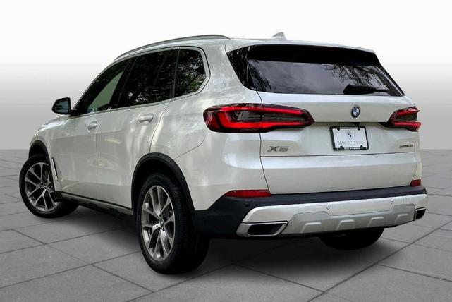 Photo of 2022 Mineral White Metallic BMW X5