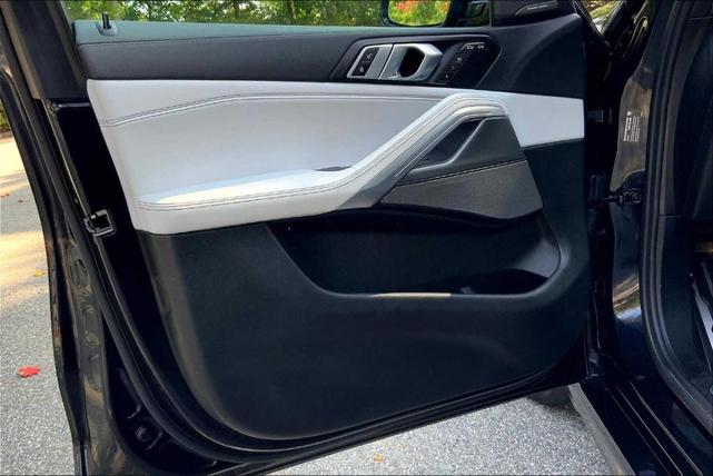 Photo of 2023 Carbon Black Metallic BMW X6